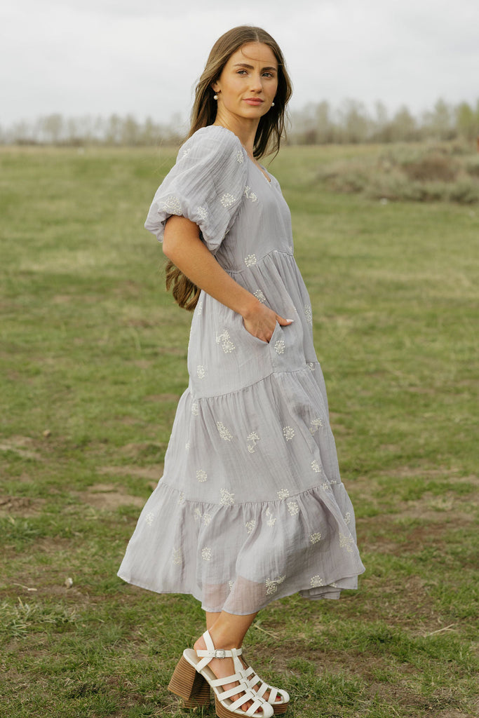 What to Wear to Spring & Summer Weddings: Stylish and Comfortable Options for Every Wedding Guest